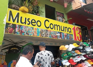 麦德林：Comuna 13 涂鸦之旅（含街头美食和缆车）