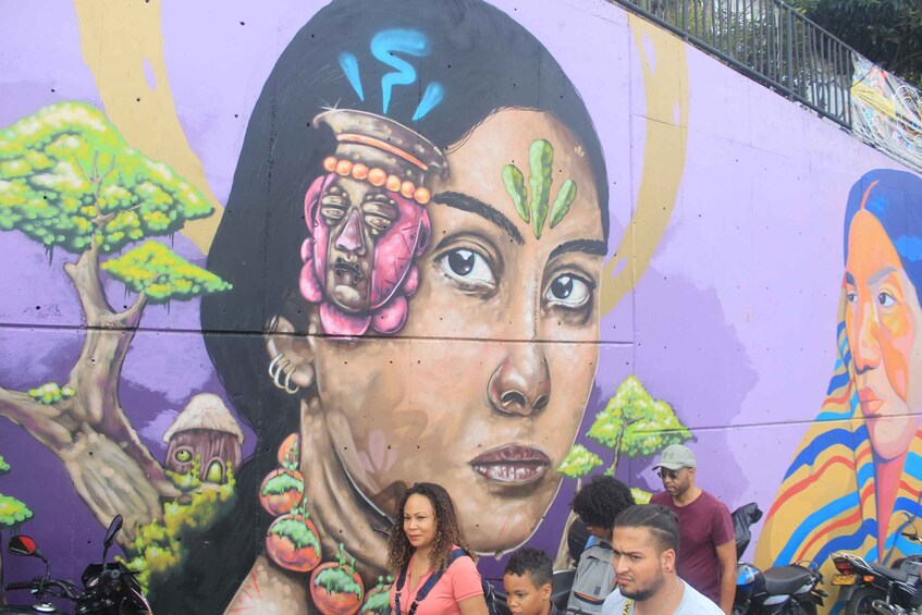 Picture 24 for Activity Medellín: Comuna 13 Graffiti Tour w/Street Food & Cable Car