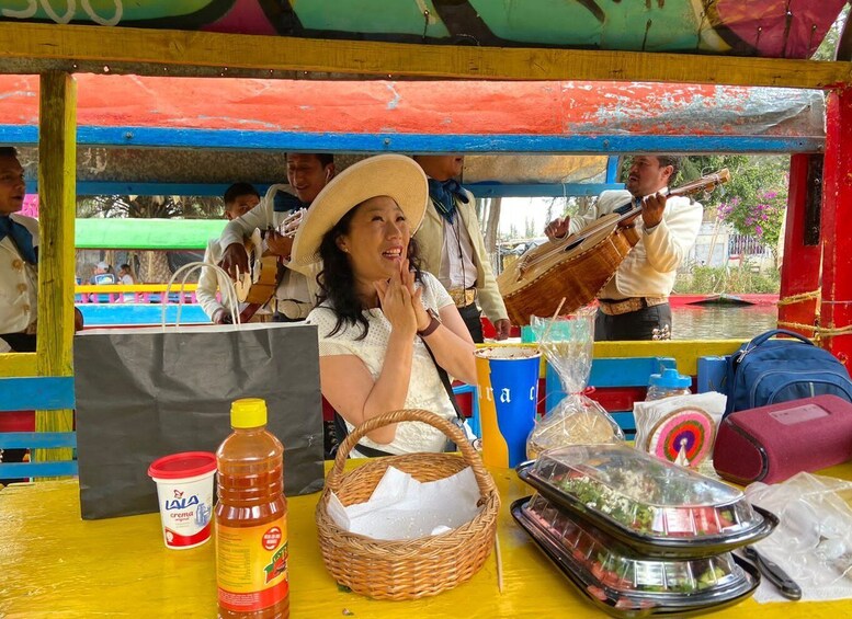 Picture 16 for Activity Mexico City: Xochimilco Boat Tour with Meal and Drinks