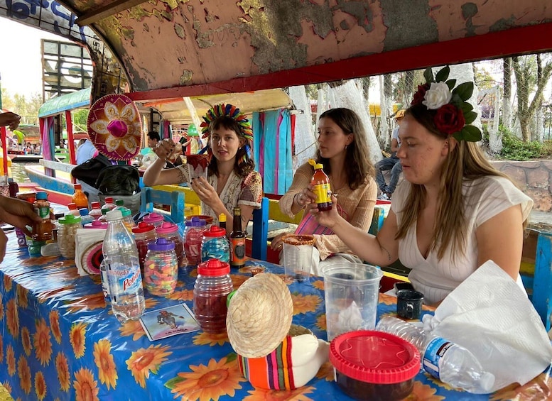 Picture 11 for Activity Mexico City: Xochimilco Boat Tour with Meal and Drinks