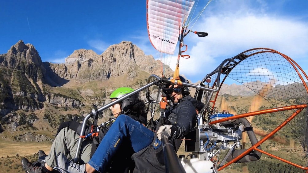 Zaragoza: Aragonese Paragliding Experience