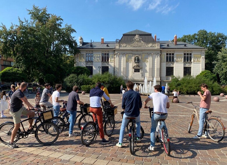 Krakow: 2h Kazimierz (Jewish Quarter) Bike Tour
