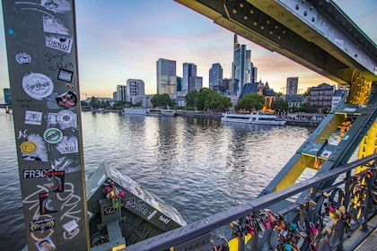 Frankfurt: Express Walk with a Local in 60 minutes