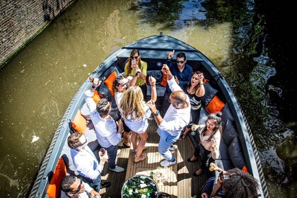 Ámsterdam: tour privado en barco cervecero por el cinturón de canales