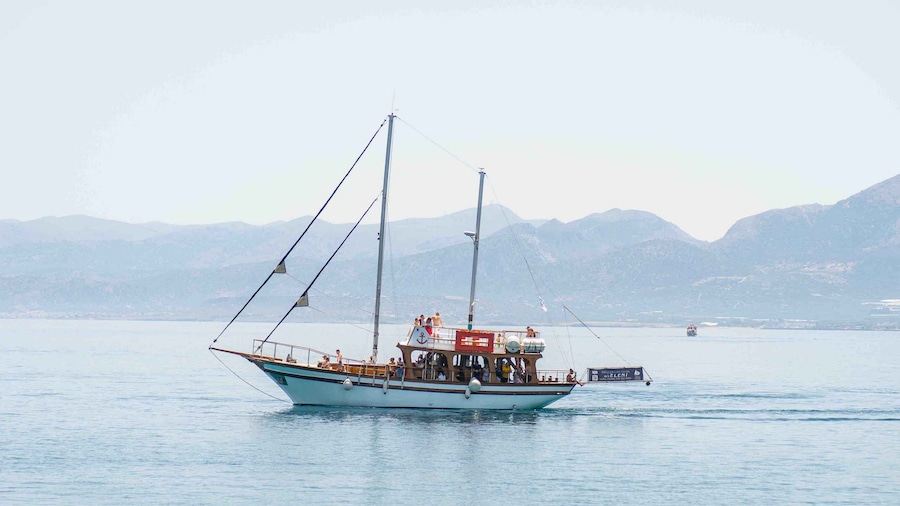 Hersonisos: Boat Cruise with Swim Stops and Lunch