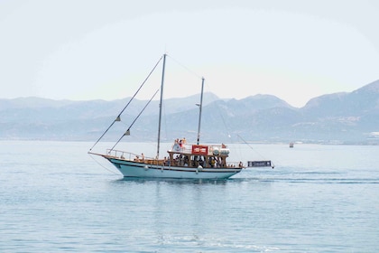 Hersonisos : Croisière en bateau avec arrêts baignade et déjeuner