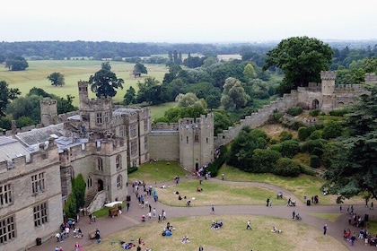 Oxford Cotswold and Warwick Castle Private Tour with Admission