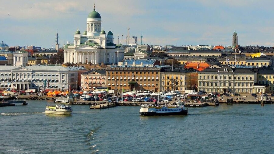 Helsinki: Express Walk with a Local in 60 minutes