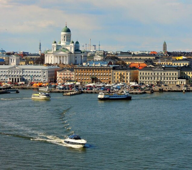 Helsinki: Express Walk with a Local in 60 minutes