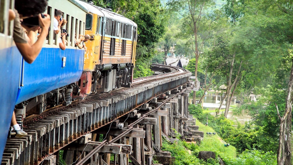 Private Floating Market & River Kwai Tour with Speedboat and Lunch