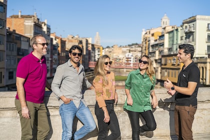 Desde Barcelona: tour guiado de día completo a Montserrat, Girona y la Cost...