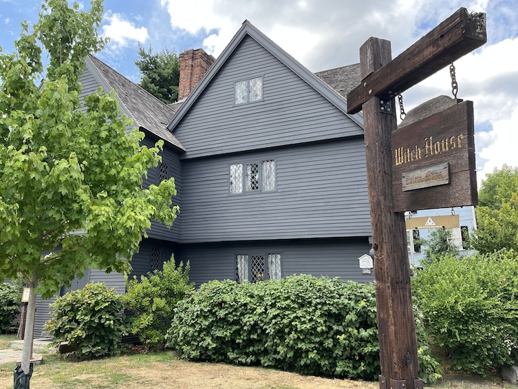 The Legacy of Witches: Salem Day Tour from Boston 