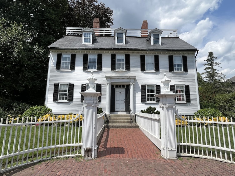 The Legacy of Witches: Salem Day Tour from Boston