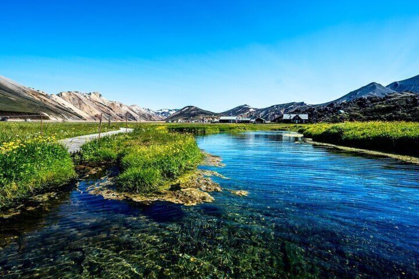 A view from the natural geothermal pool in Landmannalaugar.