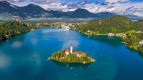 From Ljubljana: Postojna Cave, Predjama Castle and Lake Bled
