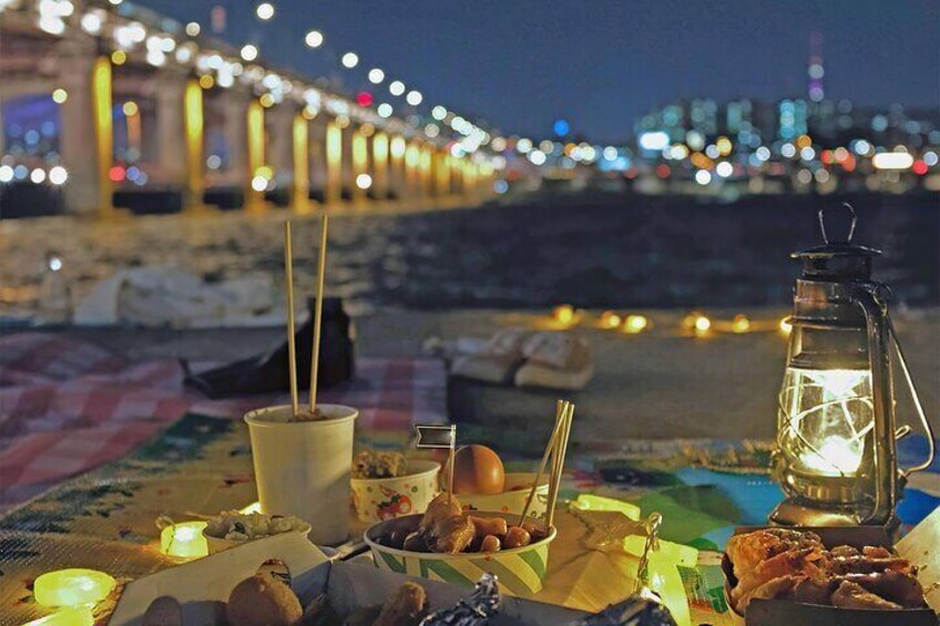 Seoul: Han River Guided Night Cruise and Hangang Park Picnic