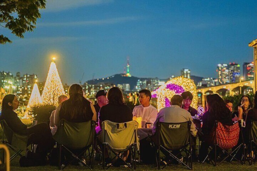 Seoul Night Picnic by Han River with Games & Evening Cruise