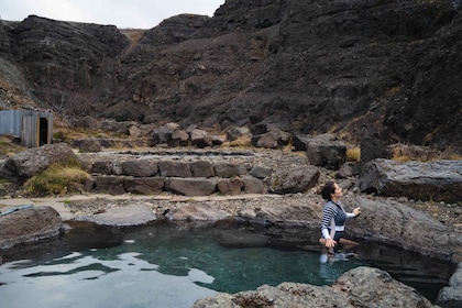Husafell: Bad i kløft med kort vandretur i højlandet