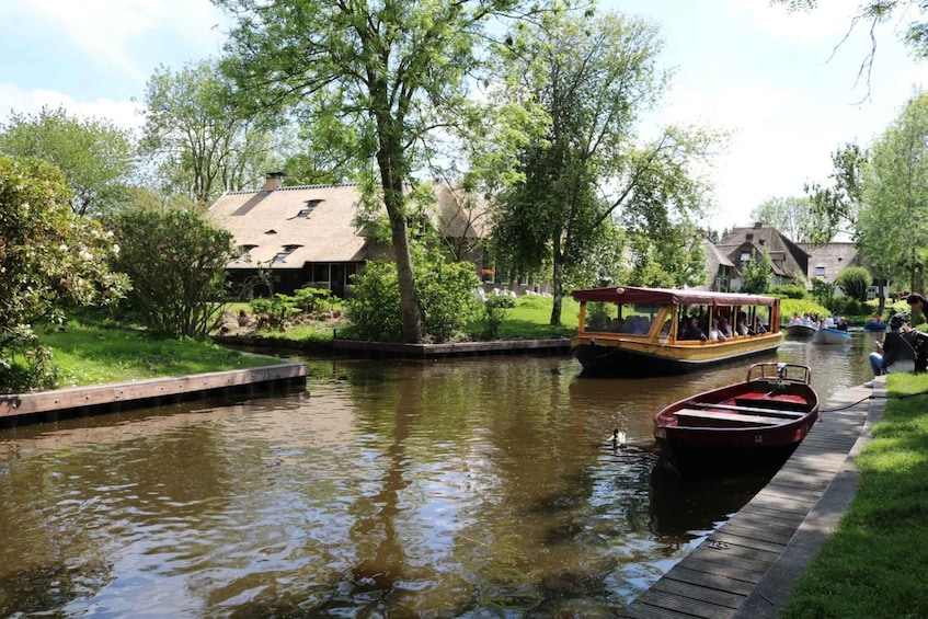 Picture 1 for Activity Giethoorn: Private Guided Canal Cruise with Coffee and Tea