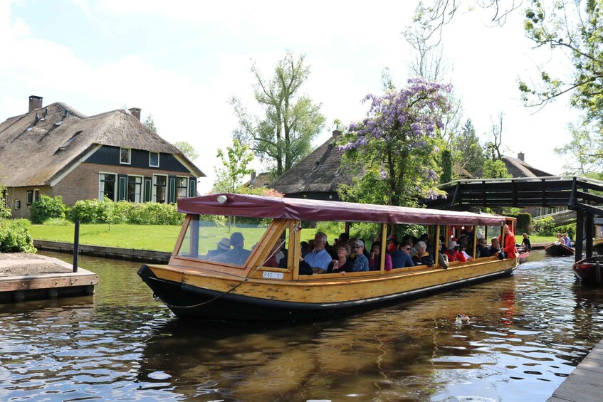 Picture 3 for Activity Giethoorn: Private Guided Canal Cruise with Coffee and Tea