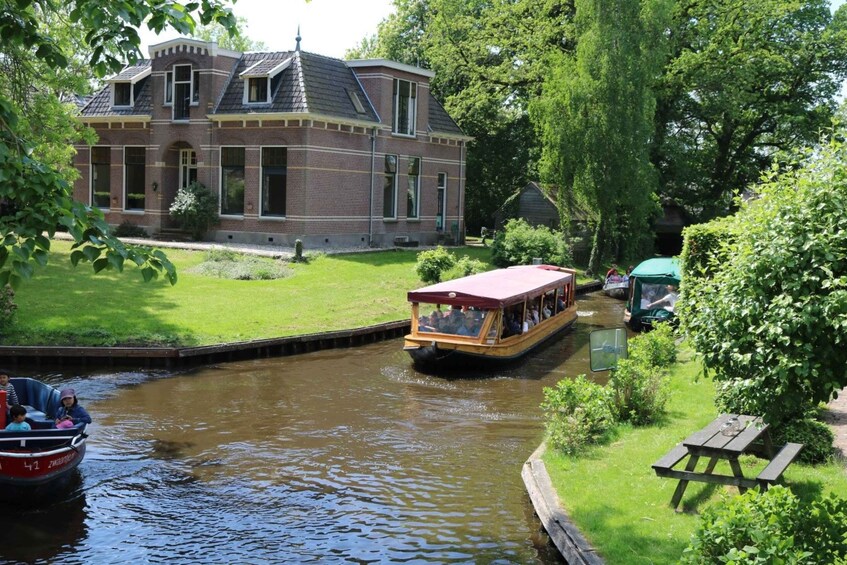 Picture 4 for Activity Giethoorn: Private Guided Canal Cruise with Coffee and Tea