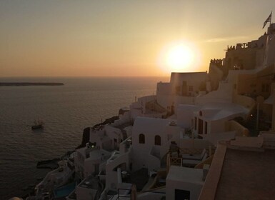 From Athens: 2-Day Tour of Santorini with Accommodation