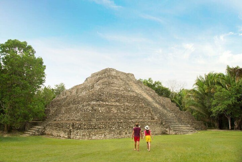 Private Half Day Tour to Chacchoben Beach and Mayan Ruins