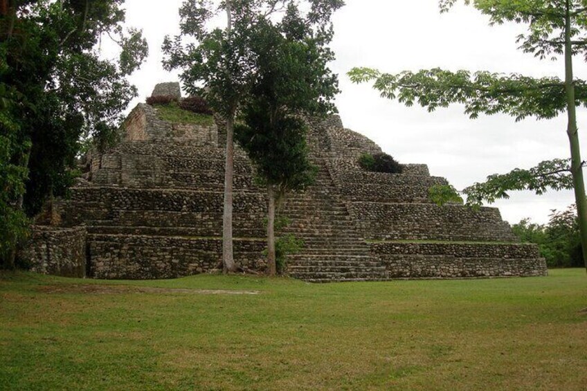 Private Half Day Tour to Chacchoben Beach and Mayan Ruins