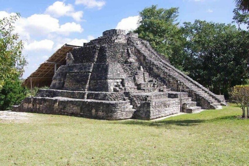 Private Half Day Tour to Chacchoben Beach and Mayan Ruins