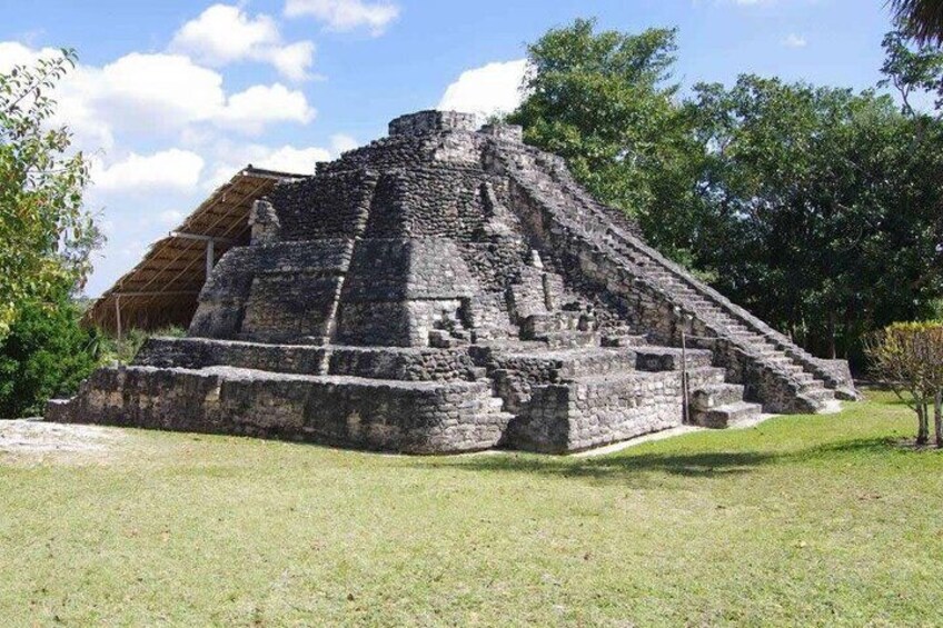 Private Half Day Tour to Chacchoben Beach and Mayan Ruins