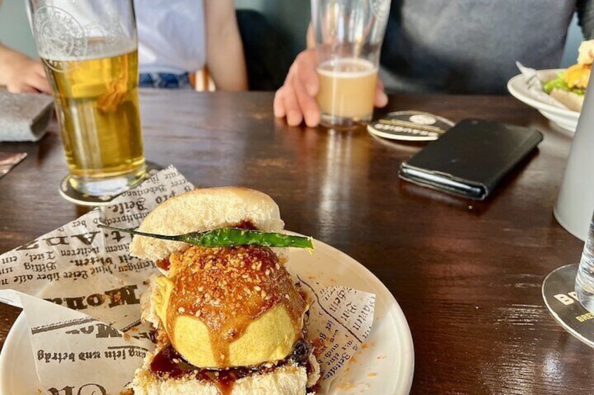 Berlin Craft Beer & Cultural Tour With Food in Vibrant District