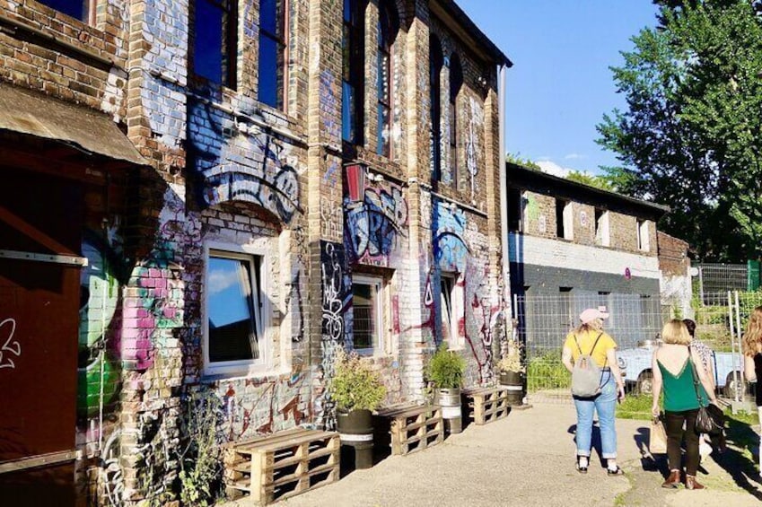 Berlin Craft Beer & Cultural Tour With Food in Vibrant District