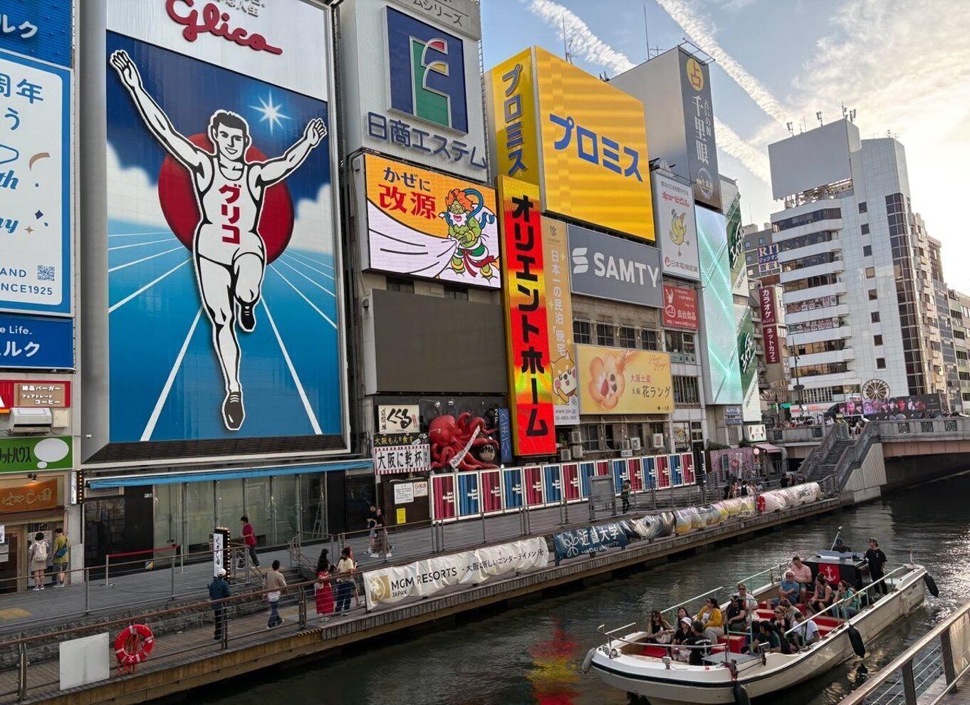 Osaka: PIRATES Dotonbori's Bridges 20-Minute Cruise