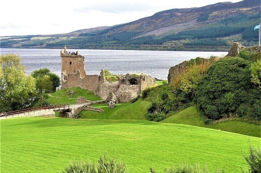 Urquhart Castle + Loch Ness