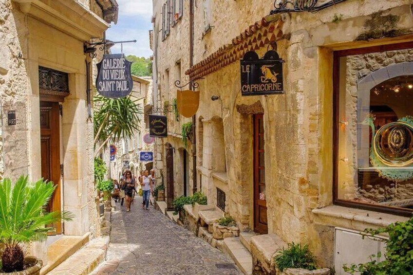 Provence Countryside and its Medieval Villages Full Day Trip