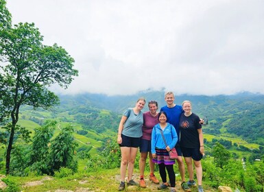 Desde Hanoi: tour de senderismo de 2 días por Sapa con traslado en limusina