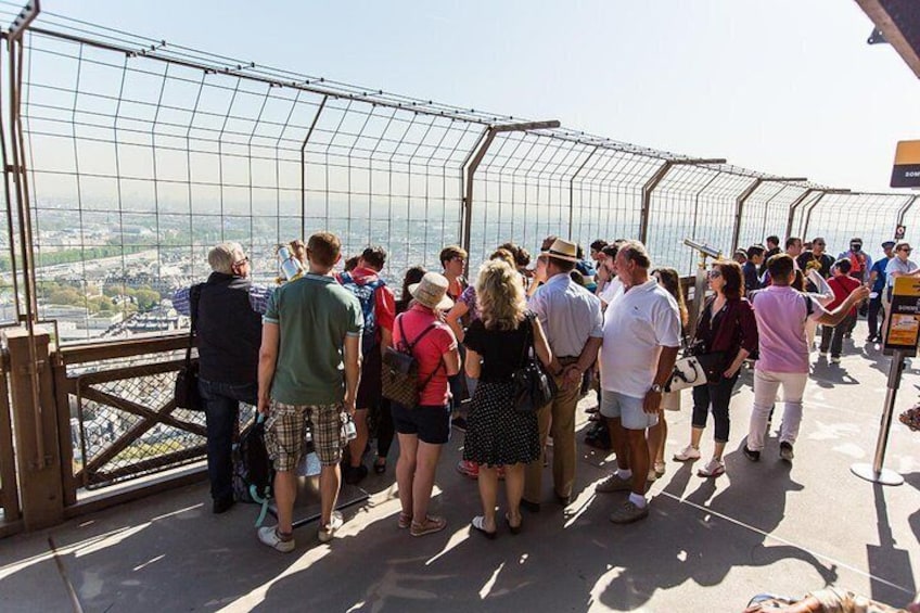 Eiffel Tower Skip the Line and Small Group Tour with Summit Access by Elevator 