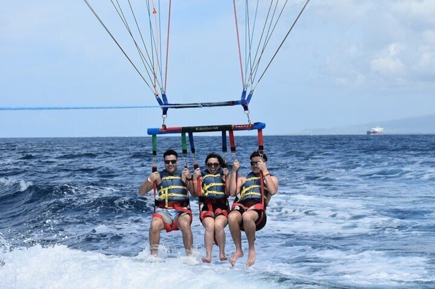 1000ft Parasailing Experience in Waikiki, Hawaii