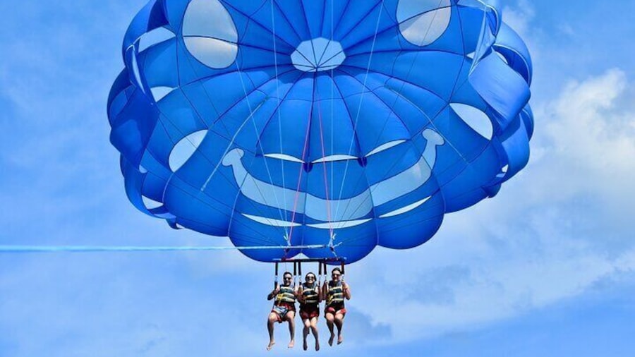 Parasailing in Waikiki from Oahu Hawaii