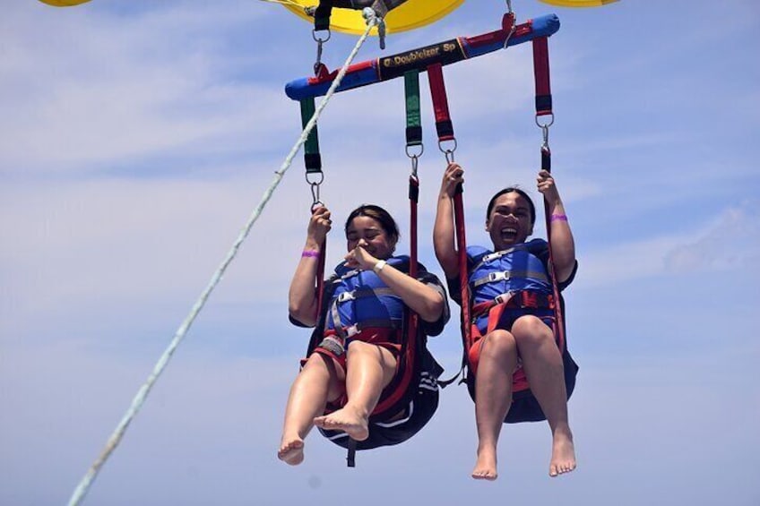 Parasailing in Waikiki Beach
