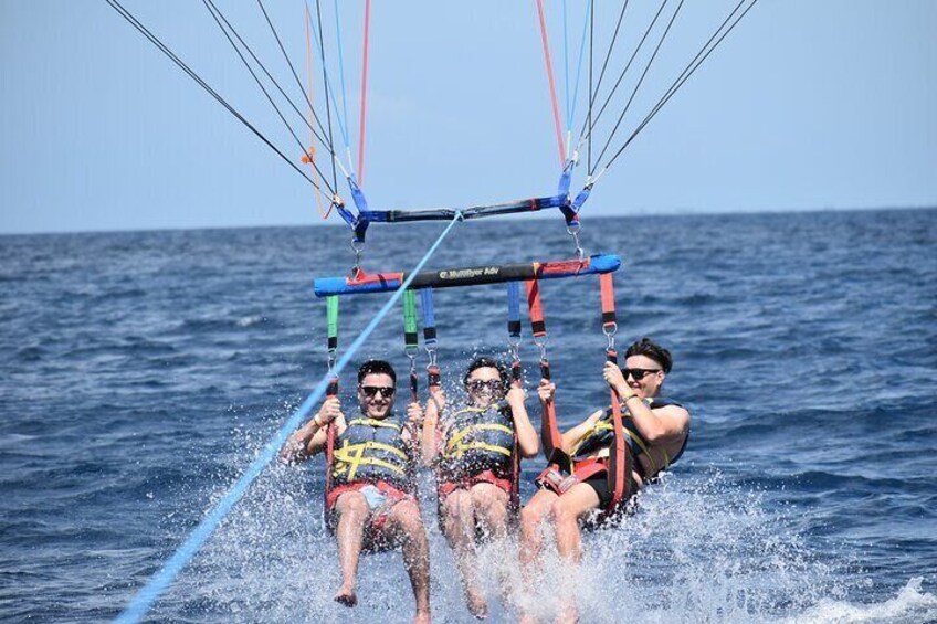 1000ft Parasailing Experience in Waikiki, Hawaii