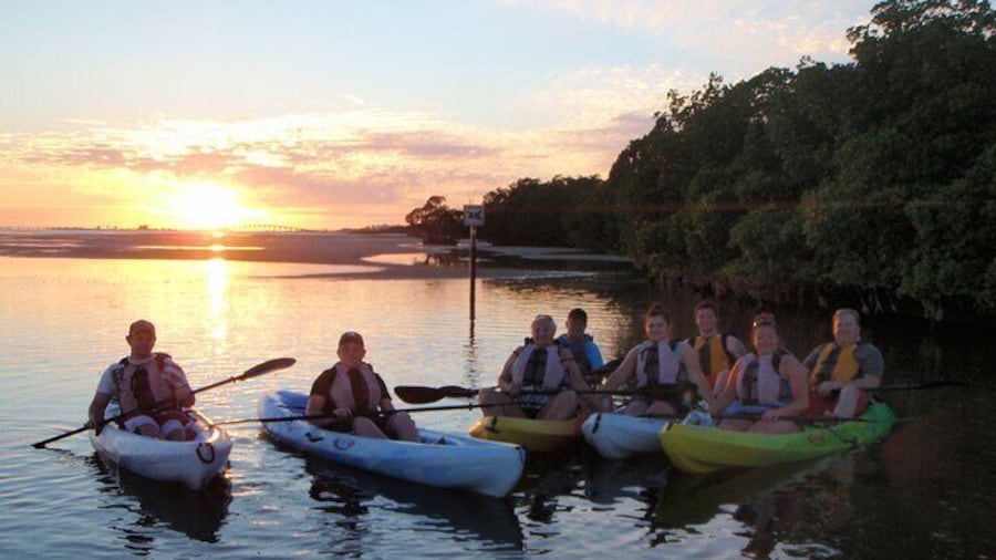 Guided Kayak Sunset Tour in Pelican Bay at Fort Myers Beach