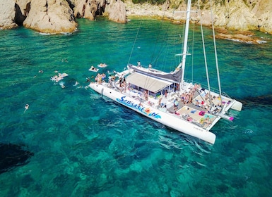 Lloret de Mar: Celebration Cruise with BBQ and Drinks