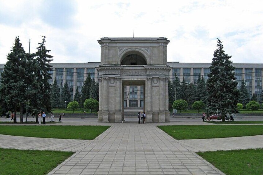 3 Hours Walking Tour of Chisinau with Local Guide