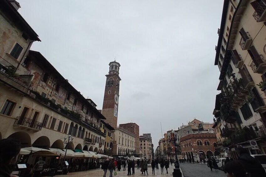 Verona Local Food Tasting and Walking Tour with Cable Car