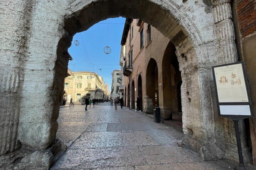 Verona Local Food Tasting and Walking Tour with Cable Car