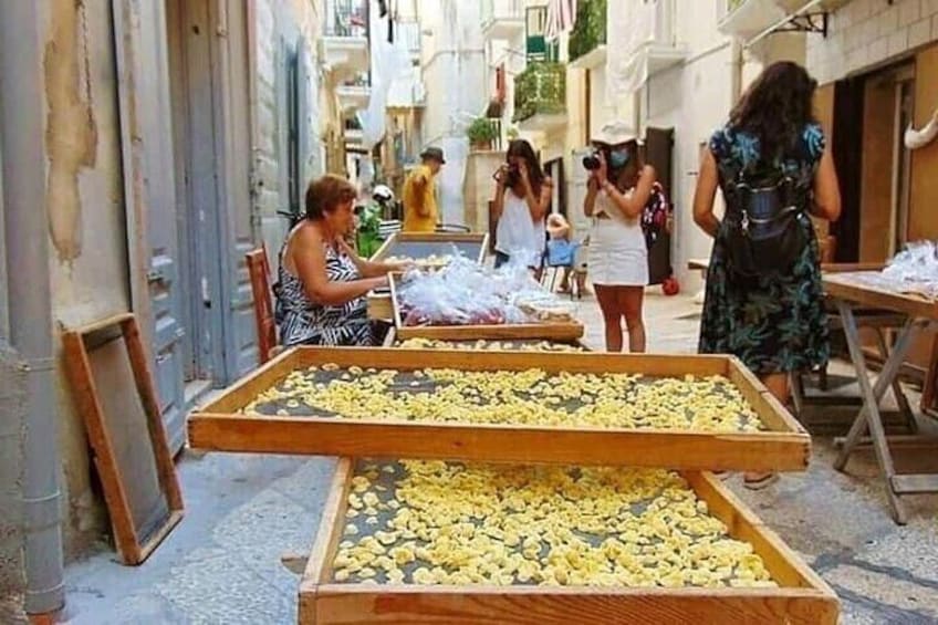 Bari old town walking tour with the best artisan ice cream