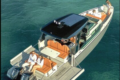 Private Luxury Motor Yacht <> Premium Party & Celebration (3 HRS)