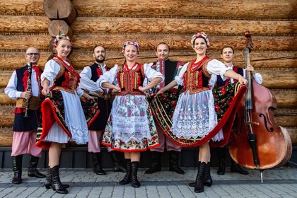 De Cracovie : Spectacle folklorique polonais avec dîner à volonté