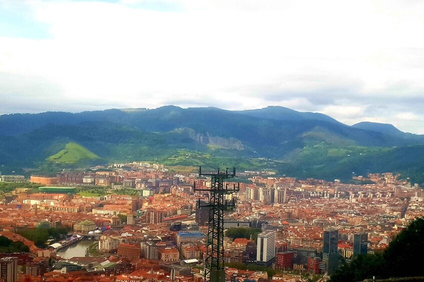 Picture 4 for Activity Bilbao Walking Tour and cable car in spanish